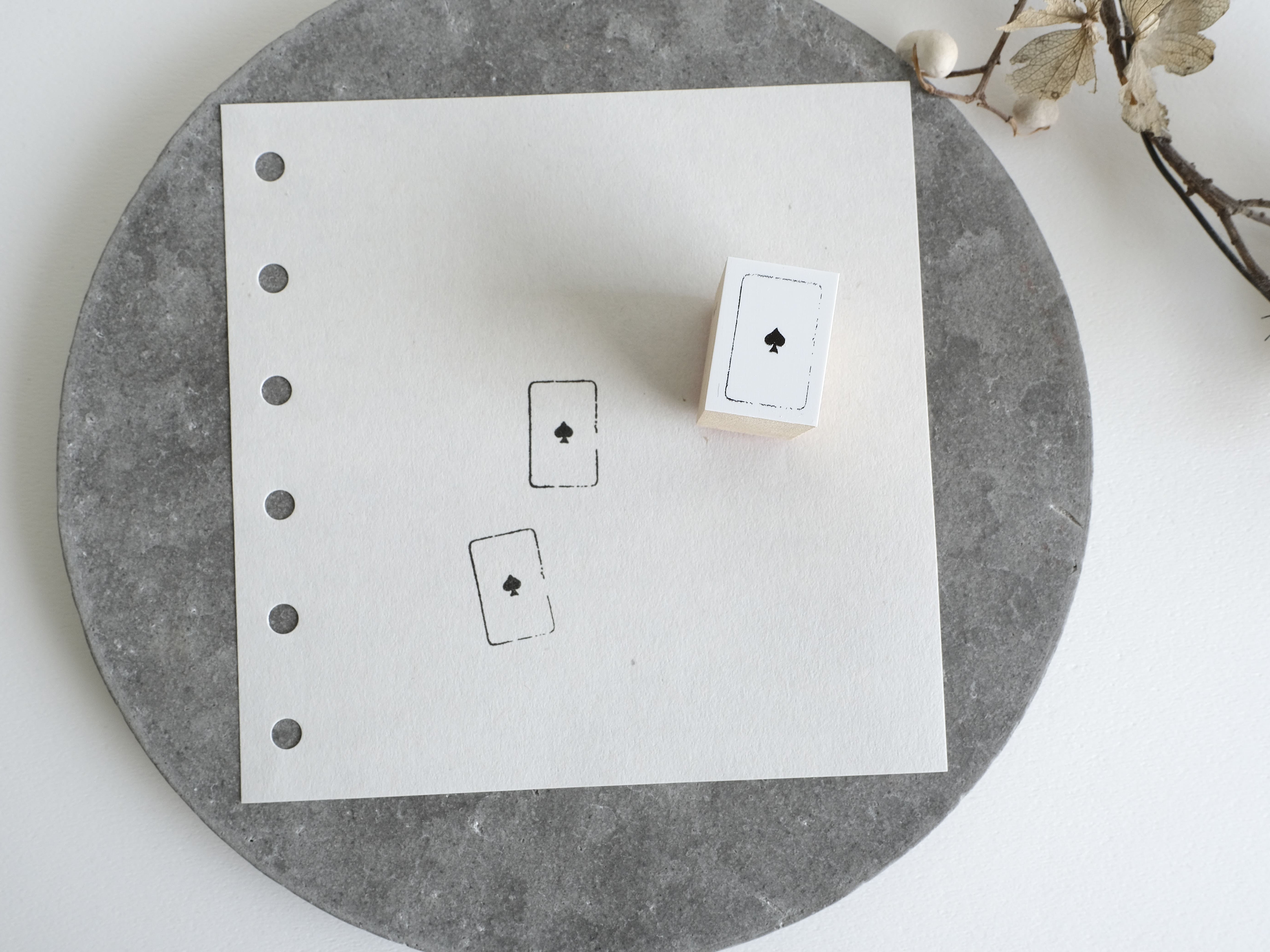 ヨハク　紙博　collection box ツキ(white) YOHAKU | ヨハク – Little Happy Things